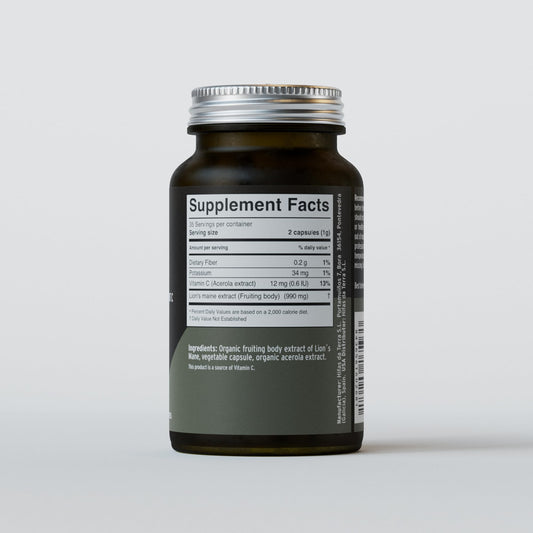 Hifas da Terra Mico-Leo capsules closeup showing pure lion's mane extract