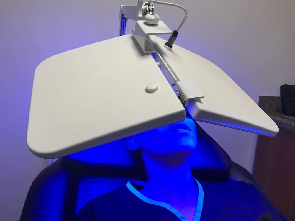 Hydraskincare LED therapy mask with controller for customizable sessions