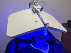 Hydraskincare LED therapy mask with controller for customizable sessions