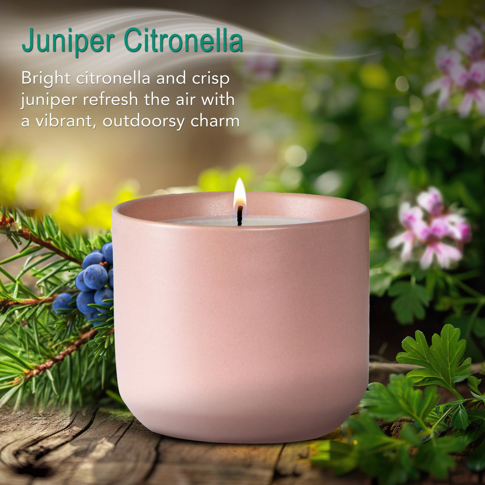 Hyggelight juniper citronella fragrance close-up emphasizes outdoors-friendly scent.