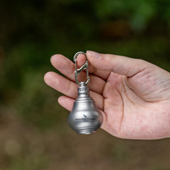 iBasingo emergency pill case can be worn as a necklace.