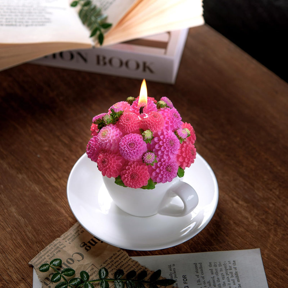 iLikePar Dahlia Bouquet Candle label close-up highlighting moss scent