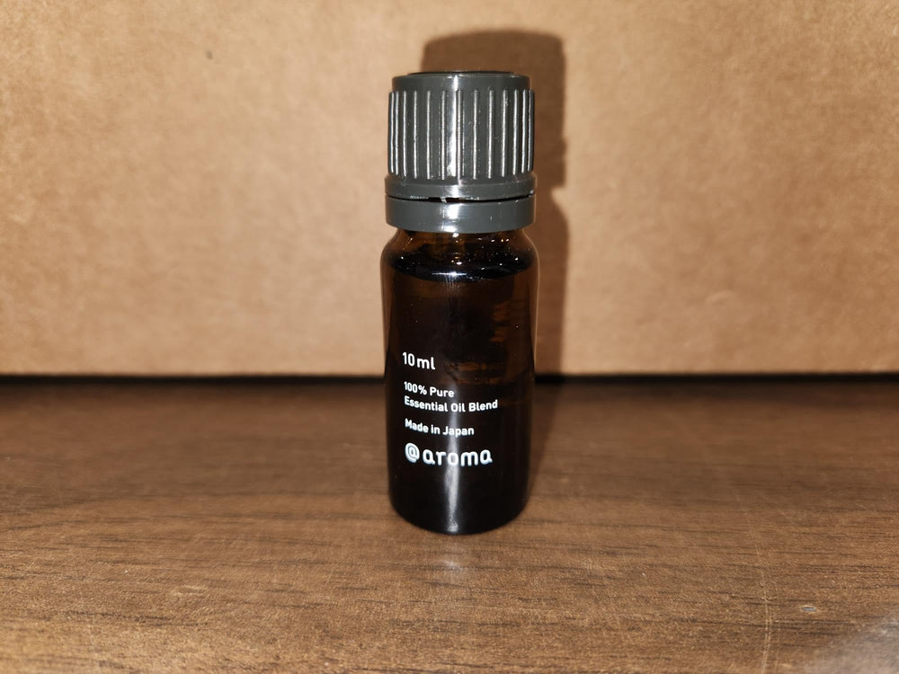 IPPINKA 10ml bottle designed for easy travel fragrance.