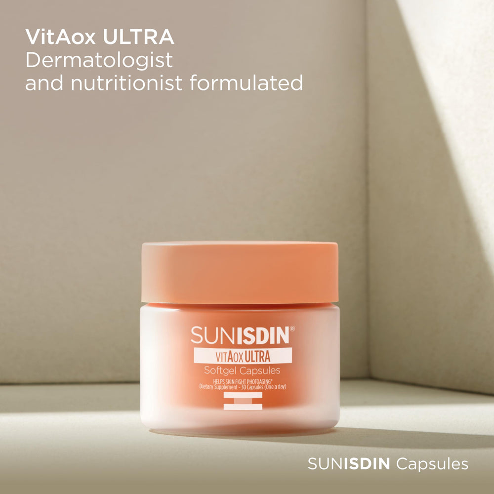 ISDIN SunISDIN softgel capsules arranged in a row for daily support.