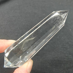 jdflying Vogel crystal wand 12-face clear quartz displayed on desk or altar for positive energy