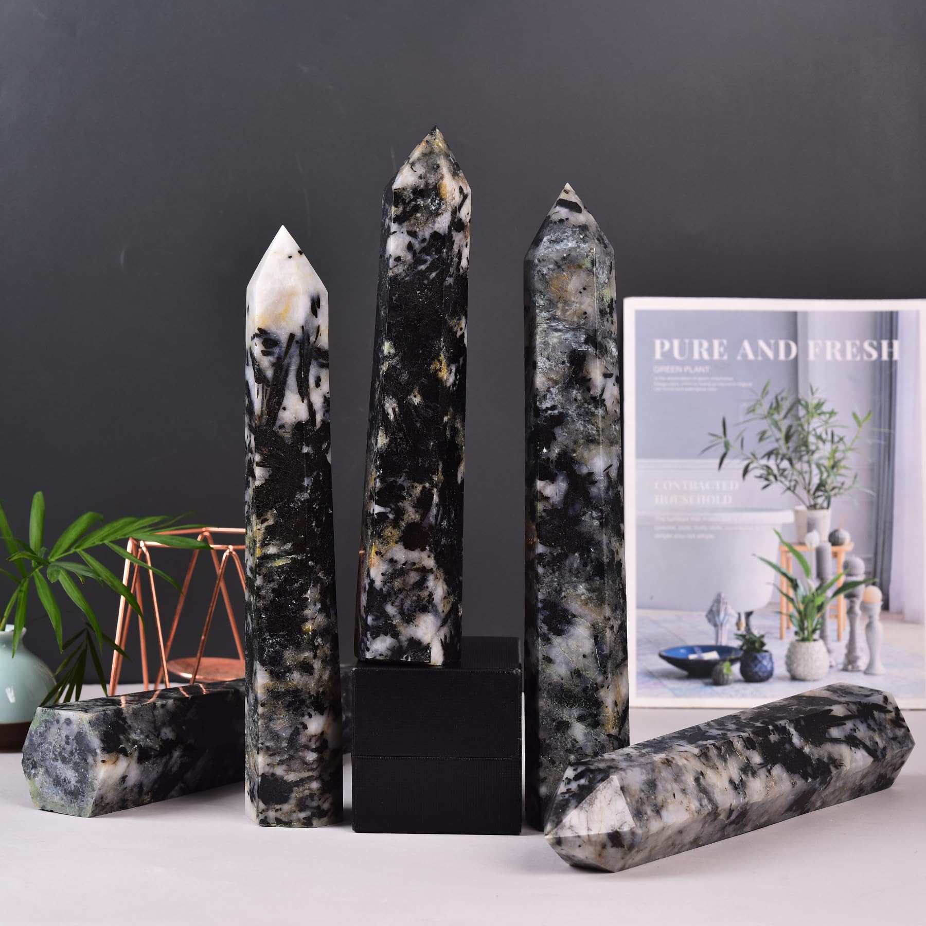 JIC Gem desktop crystal obelisk for display and collection