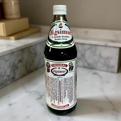 Jigsimur bottle close-up emphasizes bitter flavor and invigorating notes.