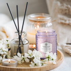 JXDLSQ Summers Night jar candle adds warm mood.