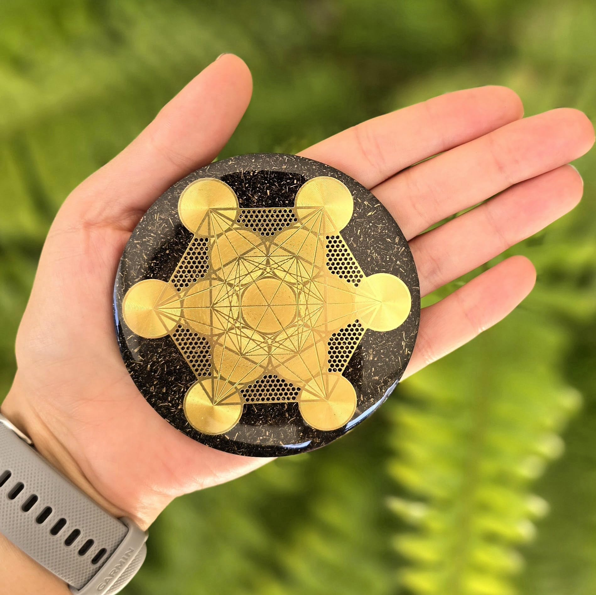 La Alquimia Organica Orgonite Charger featuring Shungite for energy protection