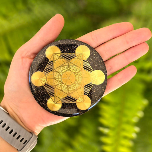 La Alquimia Organica Orgonite Charger featuring Shungite for energy protection