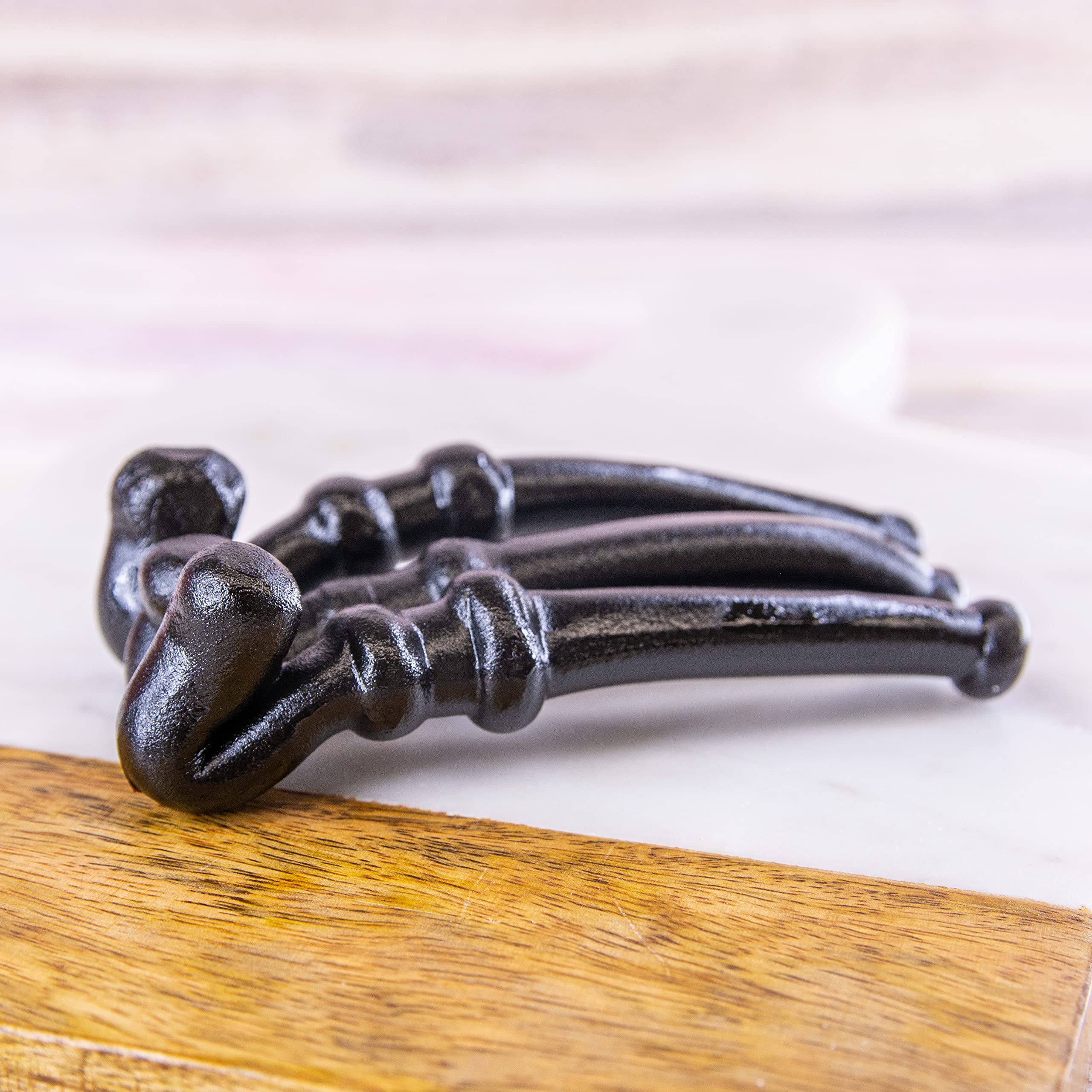 La Pipette Wockenfuss licorice pipes closeup shows glossy texture and premium quality.