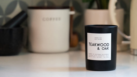 Leoben Co masculine aroma candle with natural essential oils for refined scent