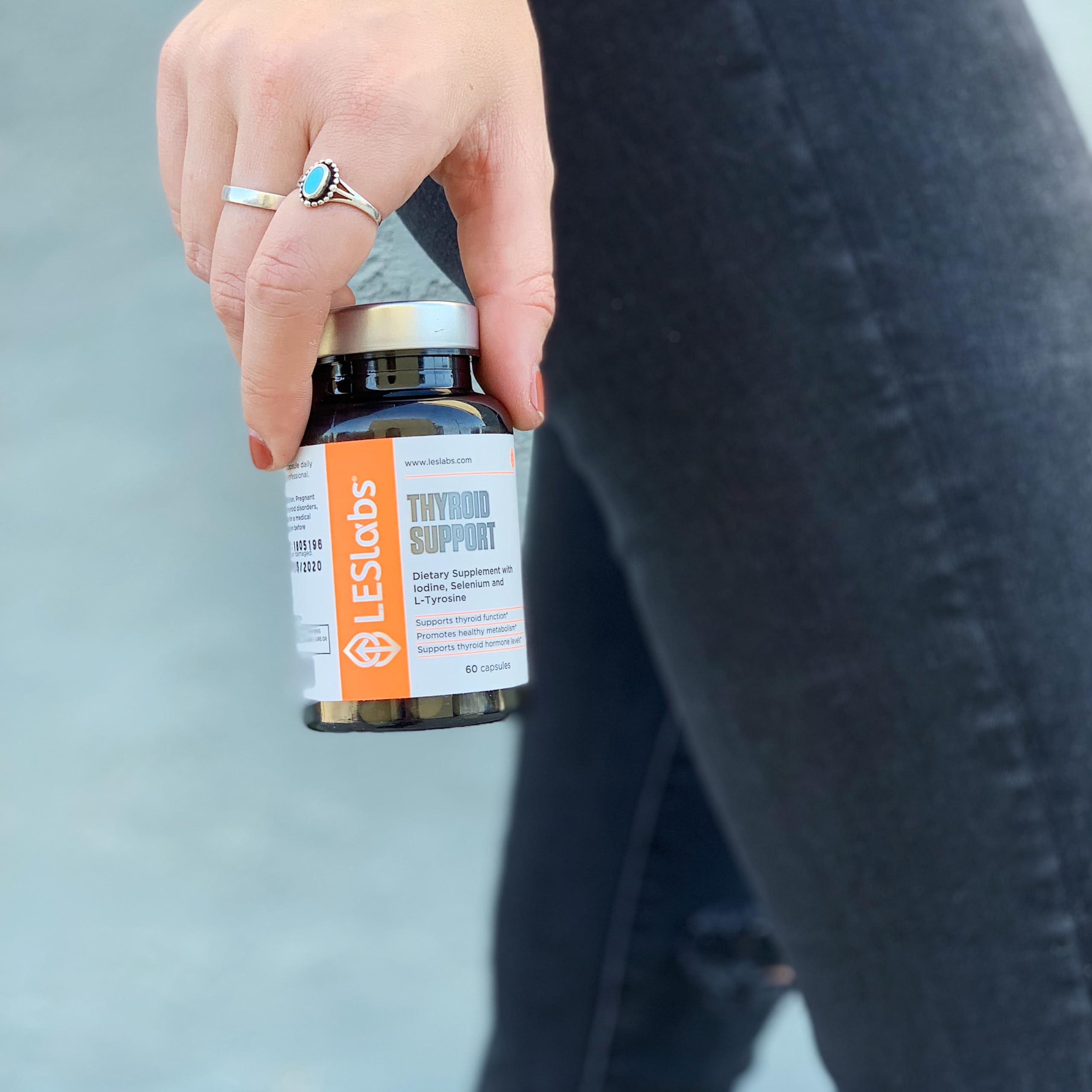 LES Labs Thyroid Support bottle label confirms non-GMO