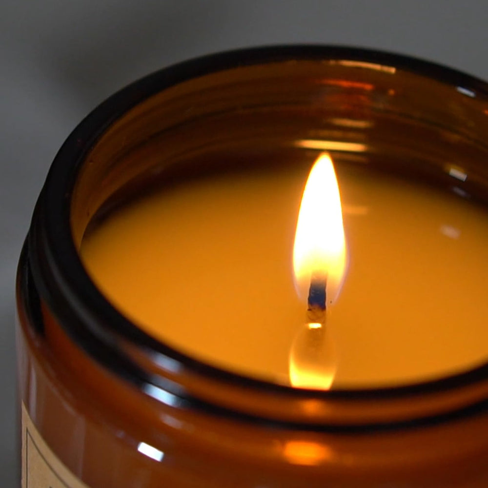 Liofeve Lavender Eucalyptus candle label detail with essential oil blend