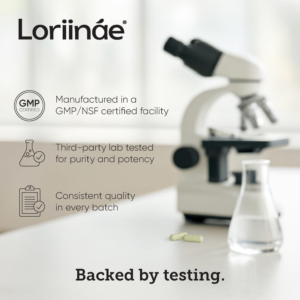 Loriináe Liposomal Vitamin C in daily routine beside a glass of water.