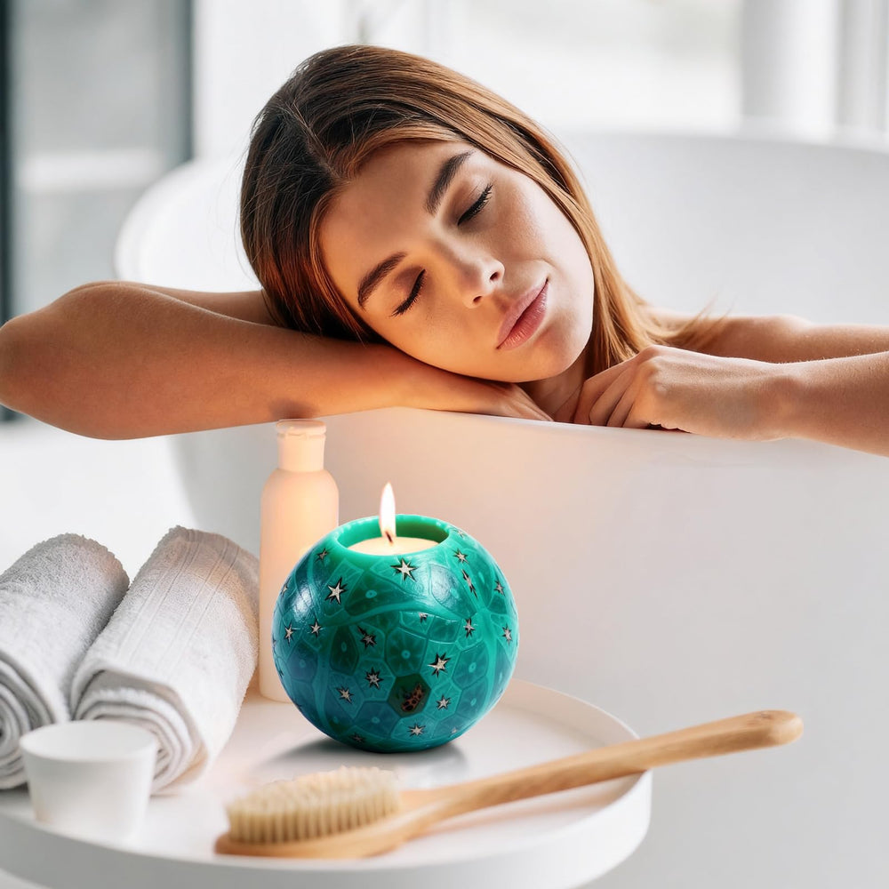 LumeTon holiday gift candle creates warm atmosphere for holidays and self-care.