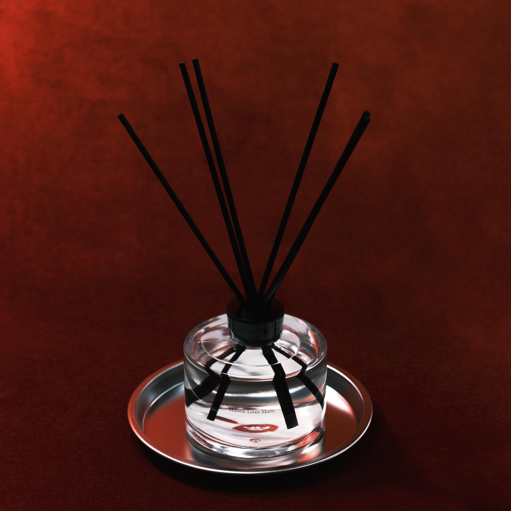 Maison Louis Marie No.13 Nouvelle Vague diffuser in room creates inviting ambience.