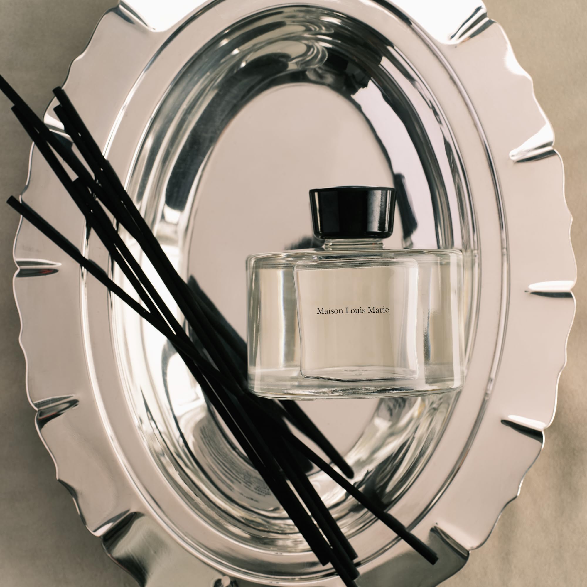 Maison Louis Marie No.14 Icila diffuser cap adds a sleek, polished look.