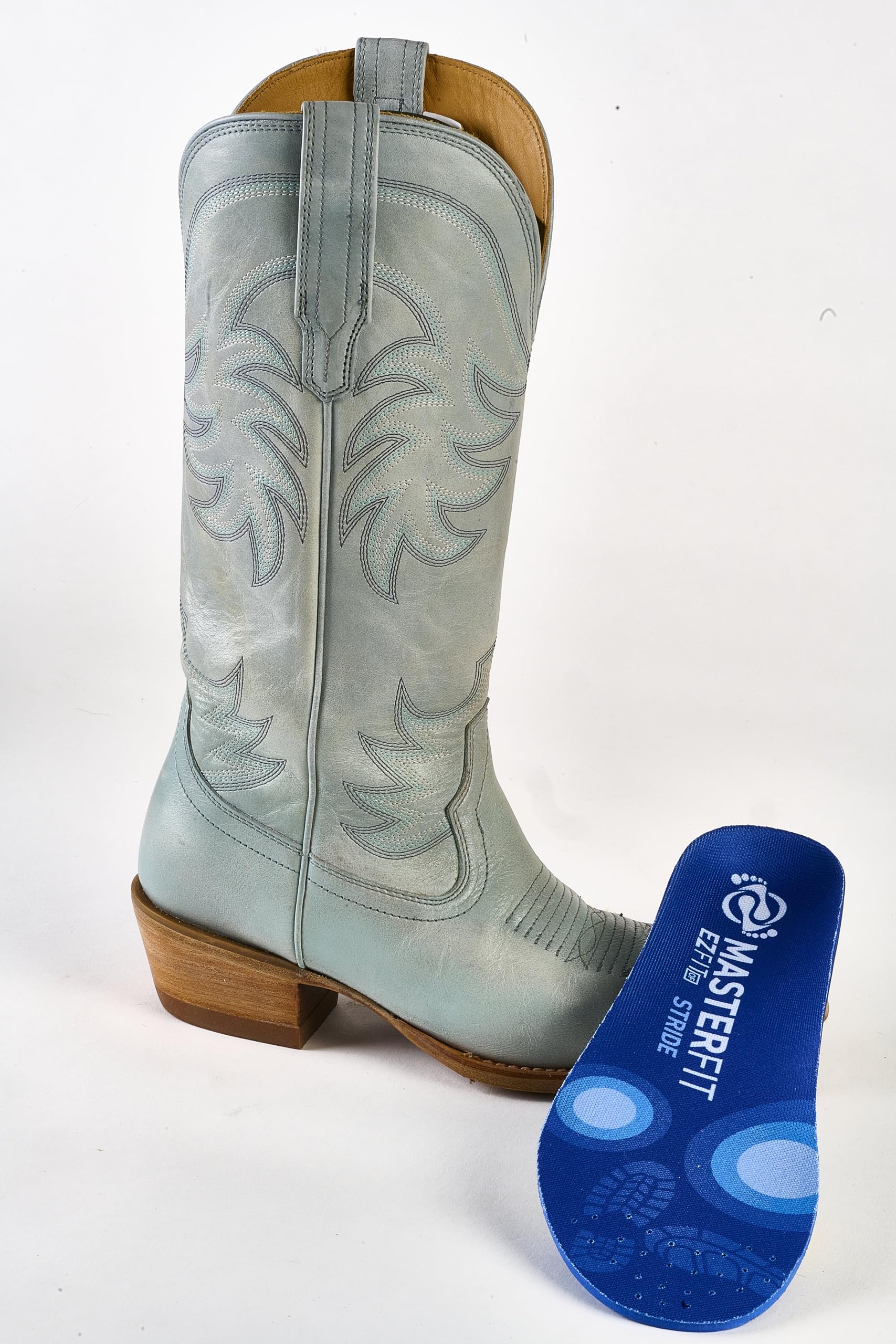 Stride regular volume option shown for versatile athletic use.