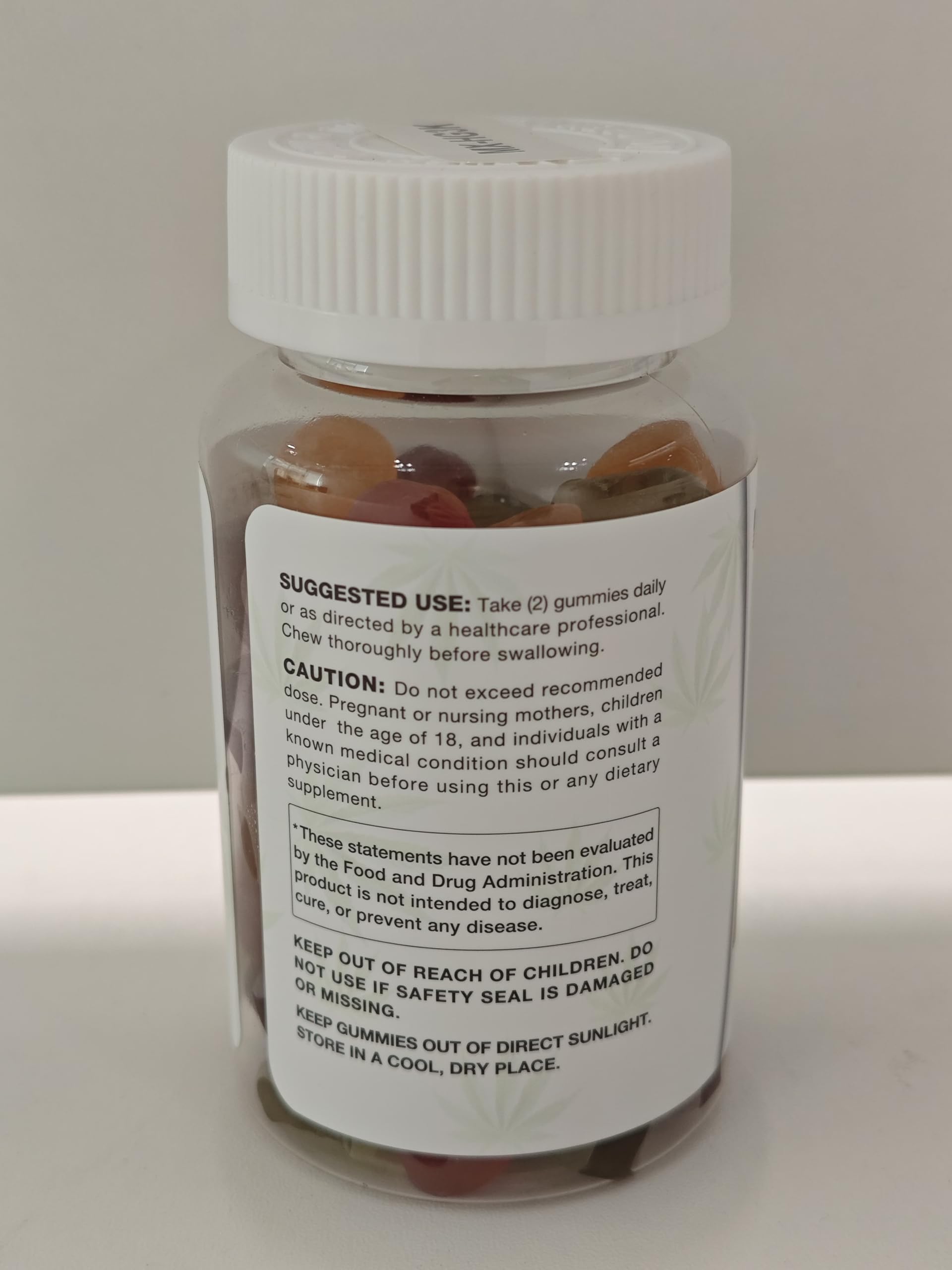 MaxHemp ingredient list focuses on natural hemp extract and fruit-derived pectin.