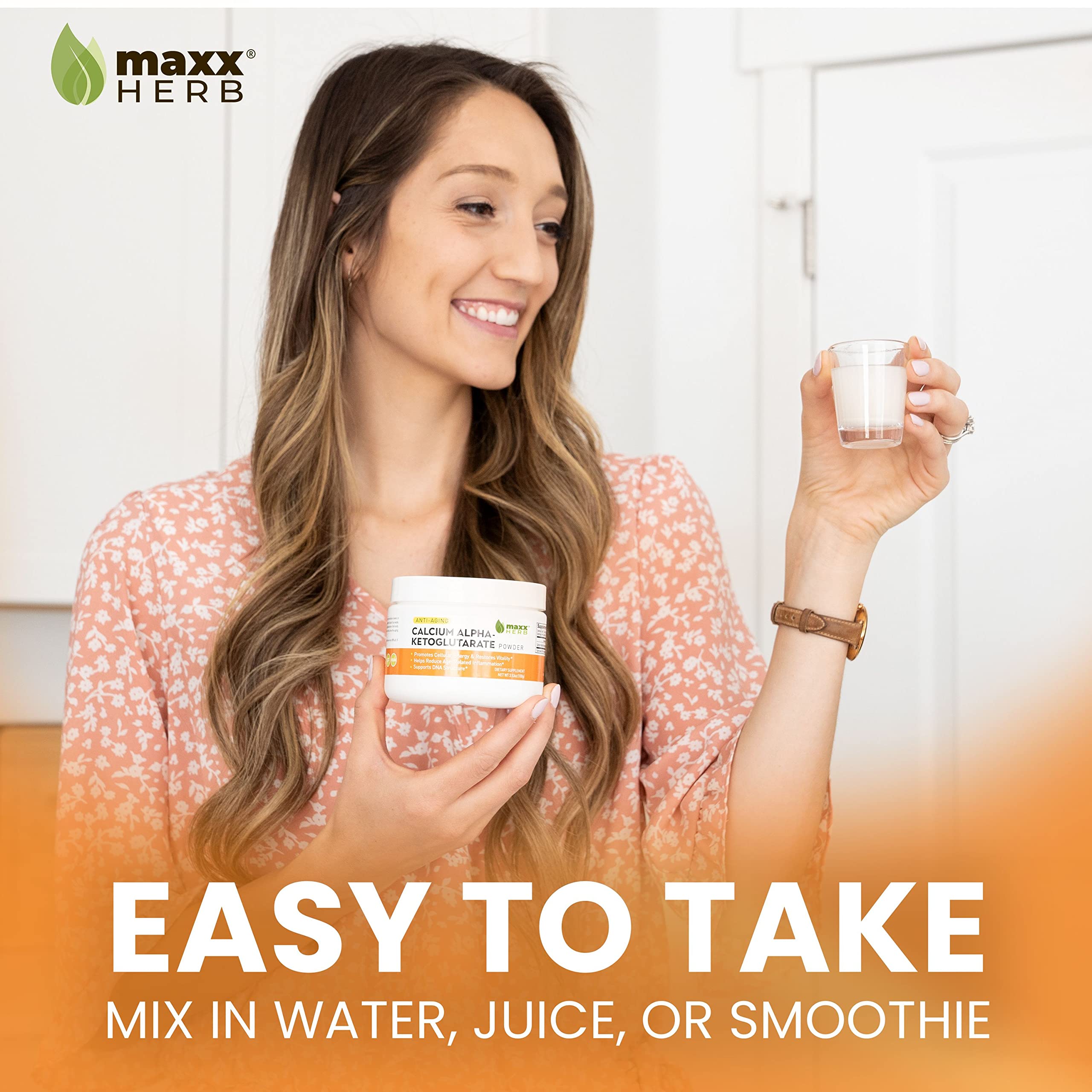Ca-AKG powder blended into a smoothie for daily vitality
