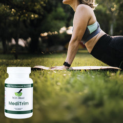 M.D. Blend MediTrim capsules set against nutrition labels.