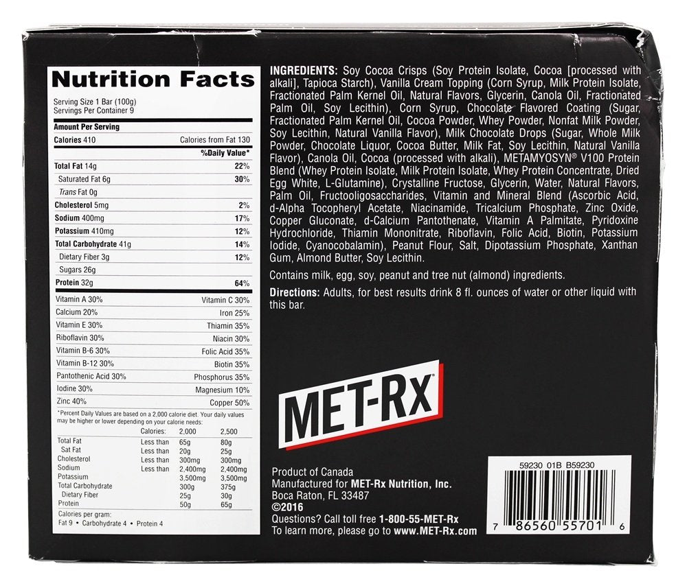 MET-Rx Colossal Cookie Crunch bar close-up highlighting texture and density.