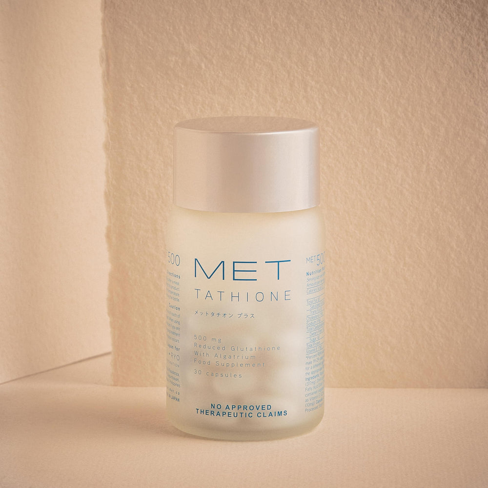 Met Tathione capsules close-up showing easy-to-swallow softgels.