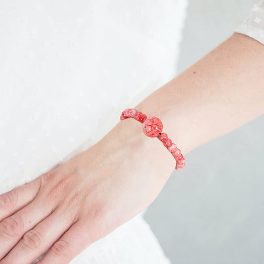Mipcase adjustable wristbands for travel help reduce nausea symptoms on trains and flights.