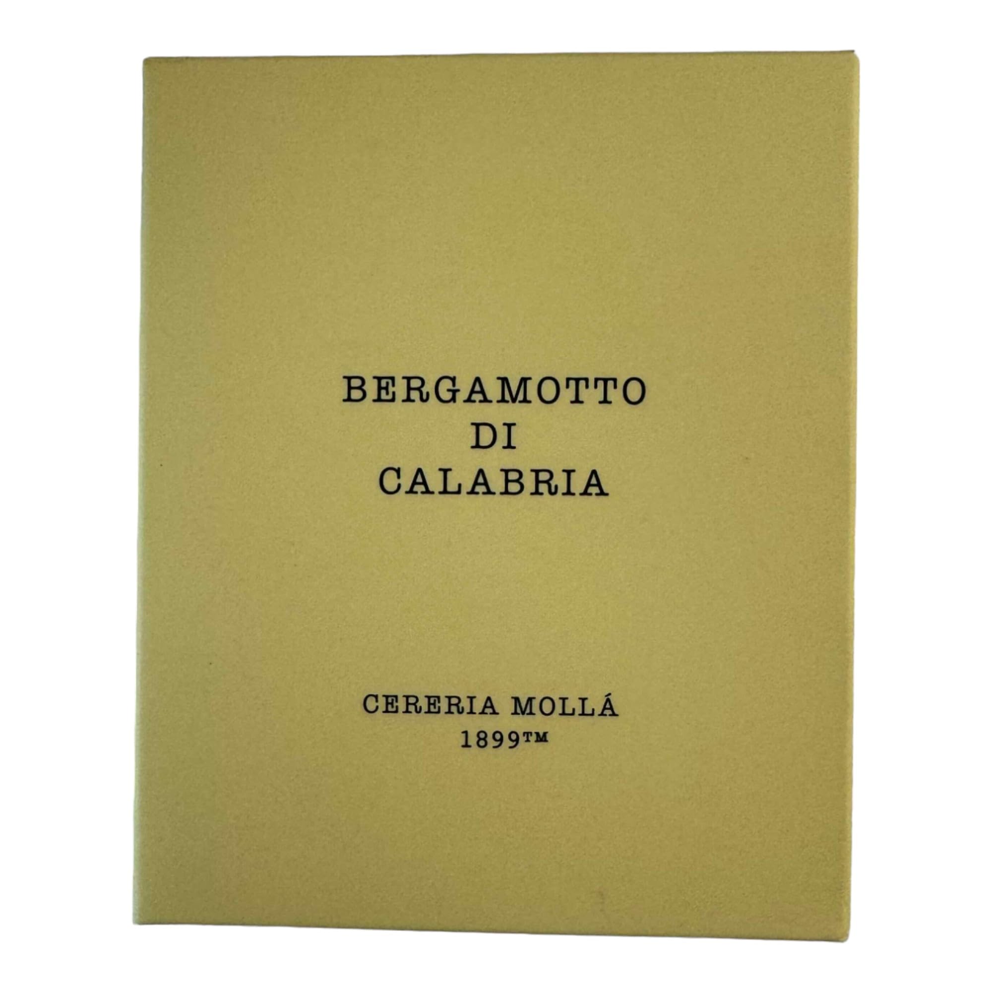 Molla 1899 Bergamotto di Calabria candle lit glow creates fresh spring atmosphere.