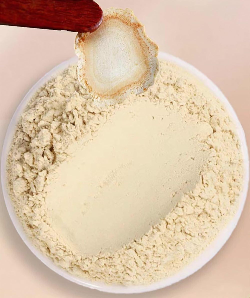 MOORCHOCO ginseng powder scoop demonstrates easy measurement for smoothies and beverages.