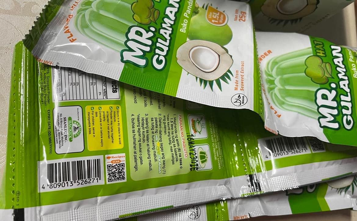 Mr Gulaman Buco Pandan powder dissolving into water forms silky jelly