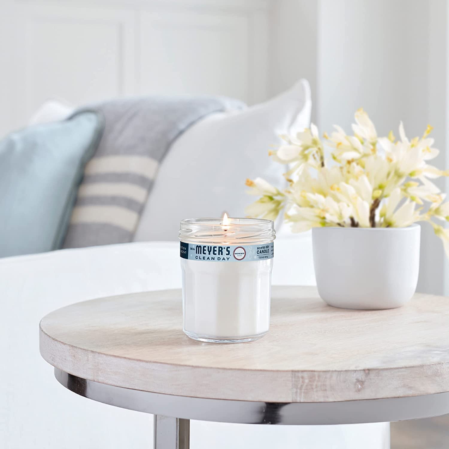 Lead-free wick glow provides steady light for cozy evenings