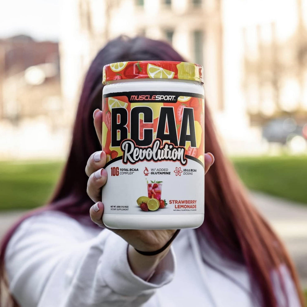 Musclesport BCAA Revolution scoop-dispense close-up highlighting easy mixing