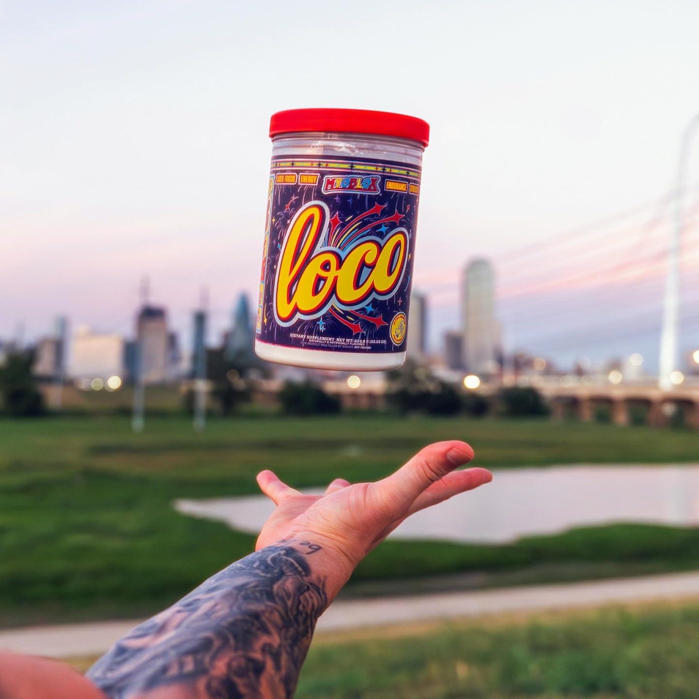 MyoBlox Loco scoop demonstrates easy portioning for quick pre workout rituals.