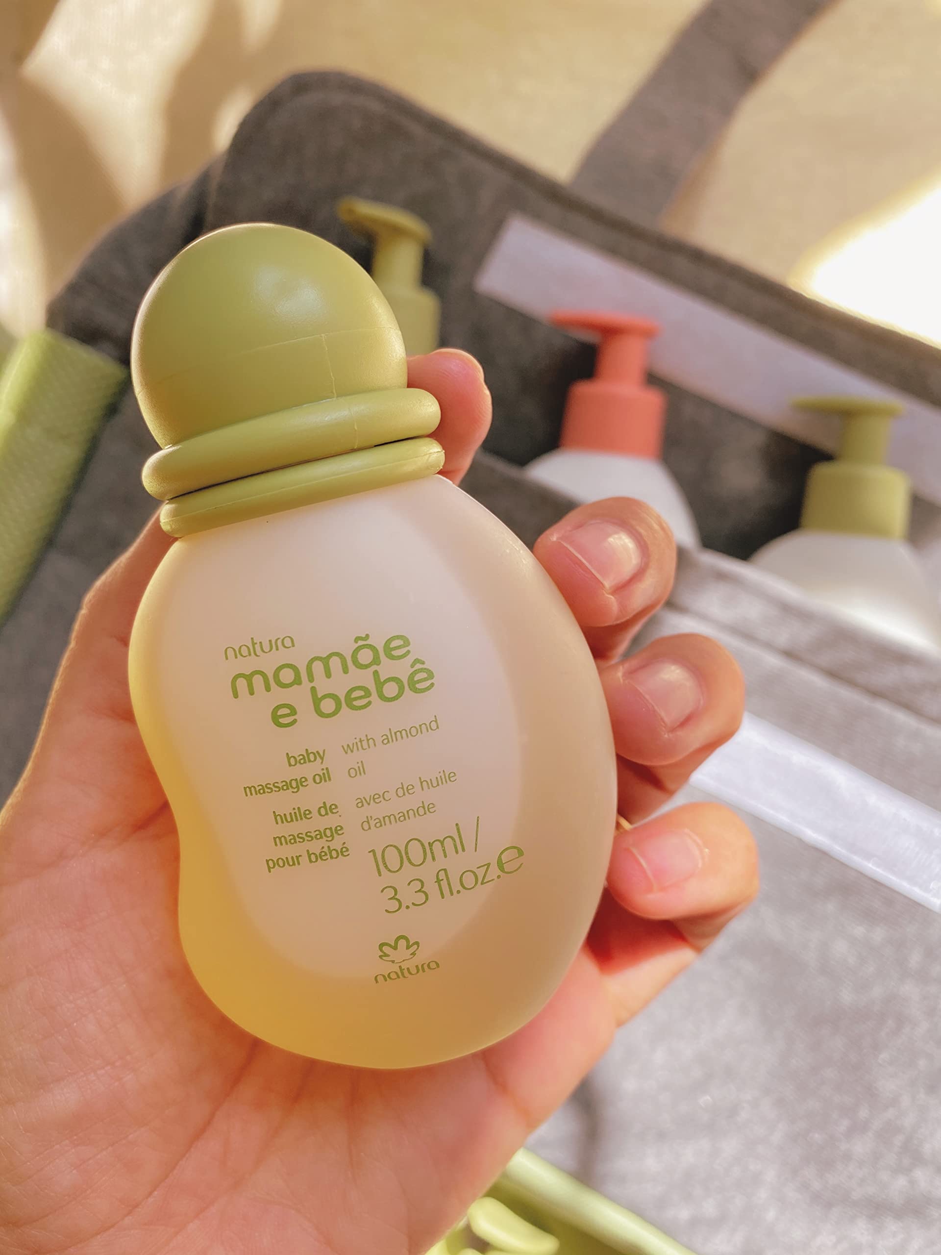 Natura Mamãe e Bebê free from dyes and parabens for sensitive skin.