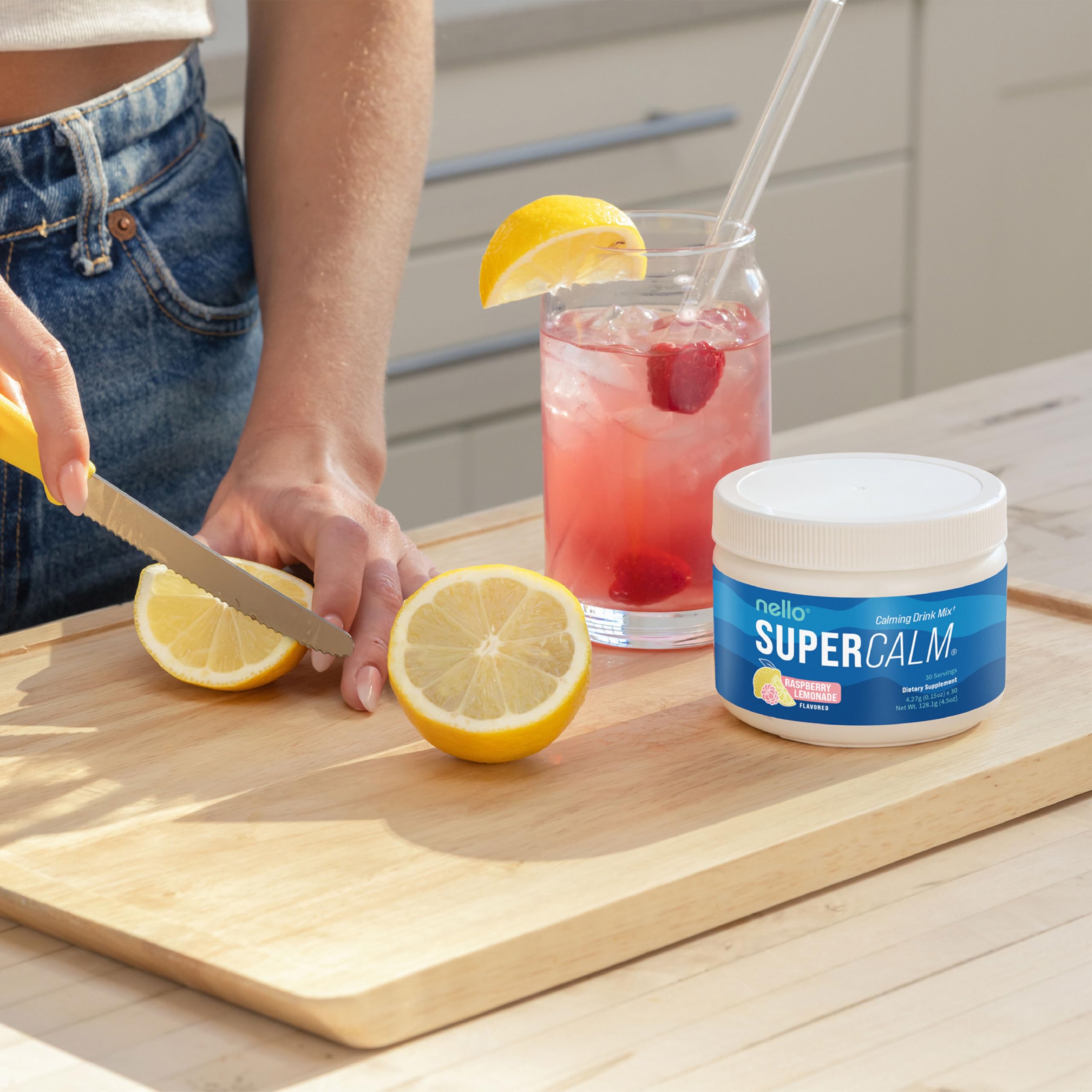 Nello Supercalm multiservings canister shown beside a glass ready to mix