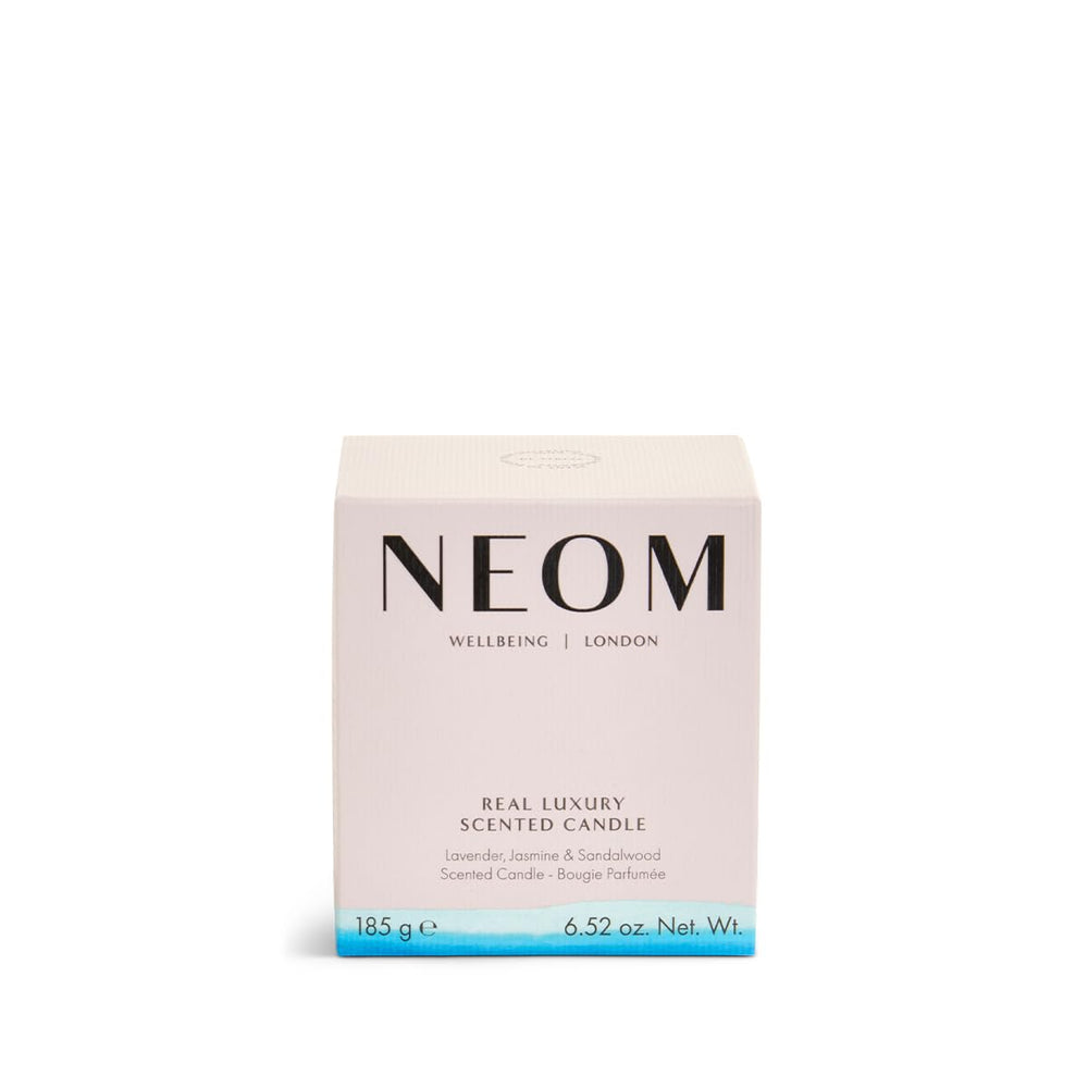 NEOM Real Luxury candle wax pool shows even burn and steady fragrance