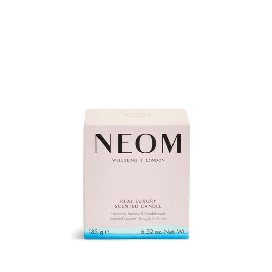 NEOM Real Luxury candle wax pool shows even burn and steady fragrance