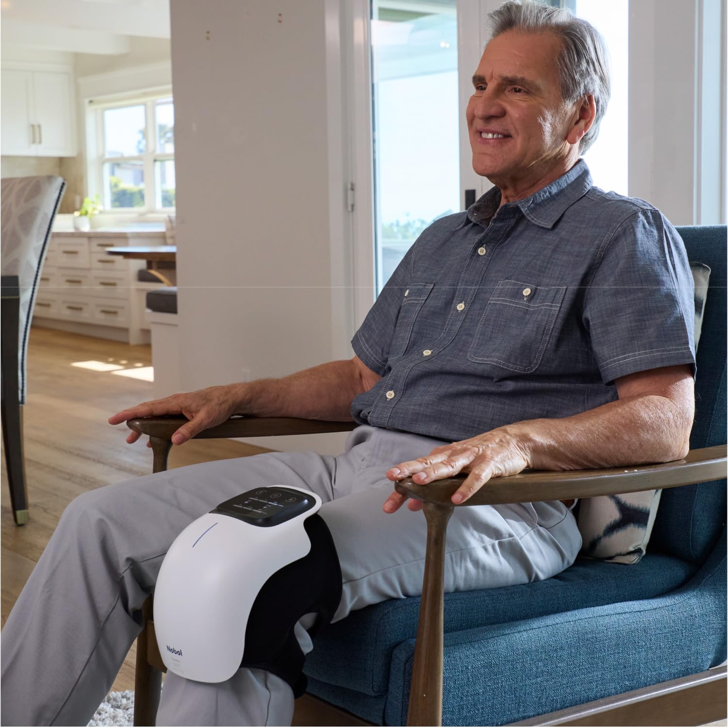 Nobol PhysioFlex worn on the leg for cordless pre-activity warmth