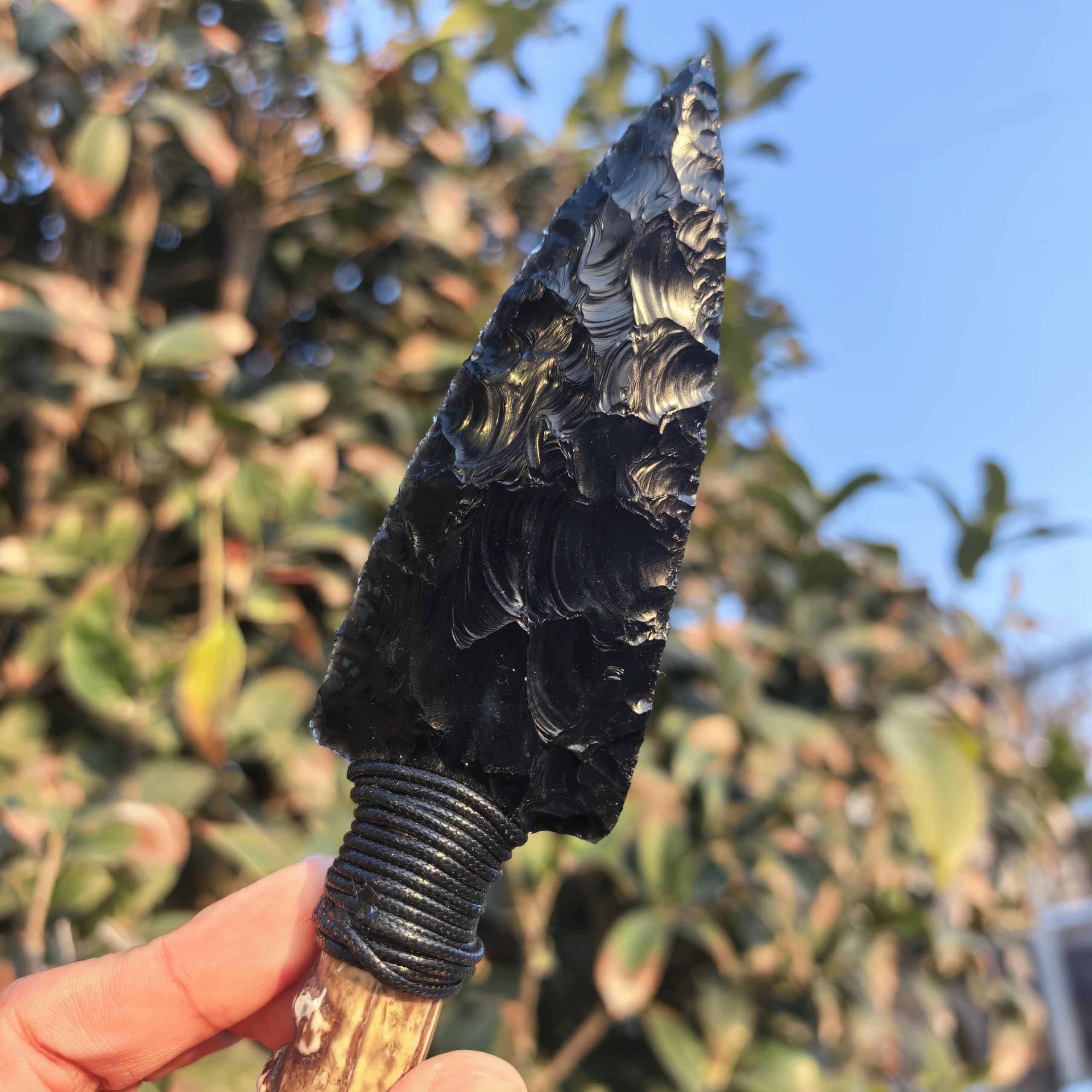 NsmjodStone 9inch arrow knife showcases bold display presence.