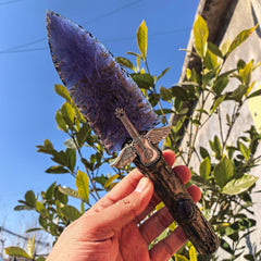 NsmjodStone Arrowhead Knife obsidian image conveys focused energy for mindful practice.