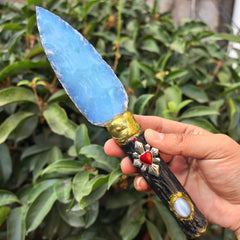 NsmjodStone opal obsidian handle emphasizes tactile grip and aesthetic appeal.