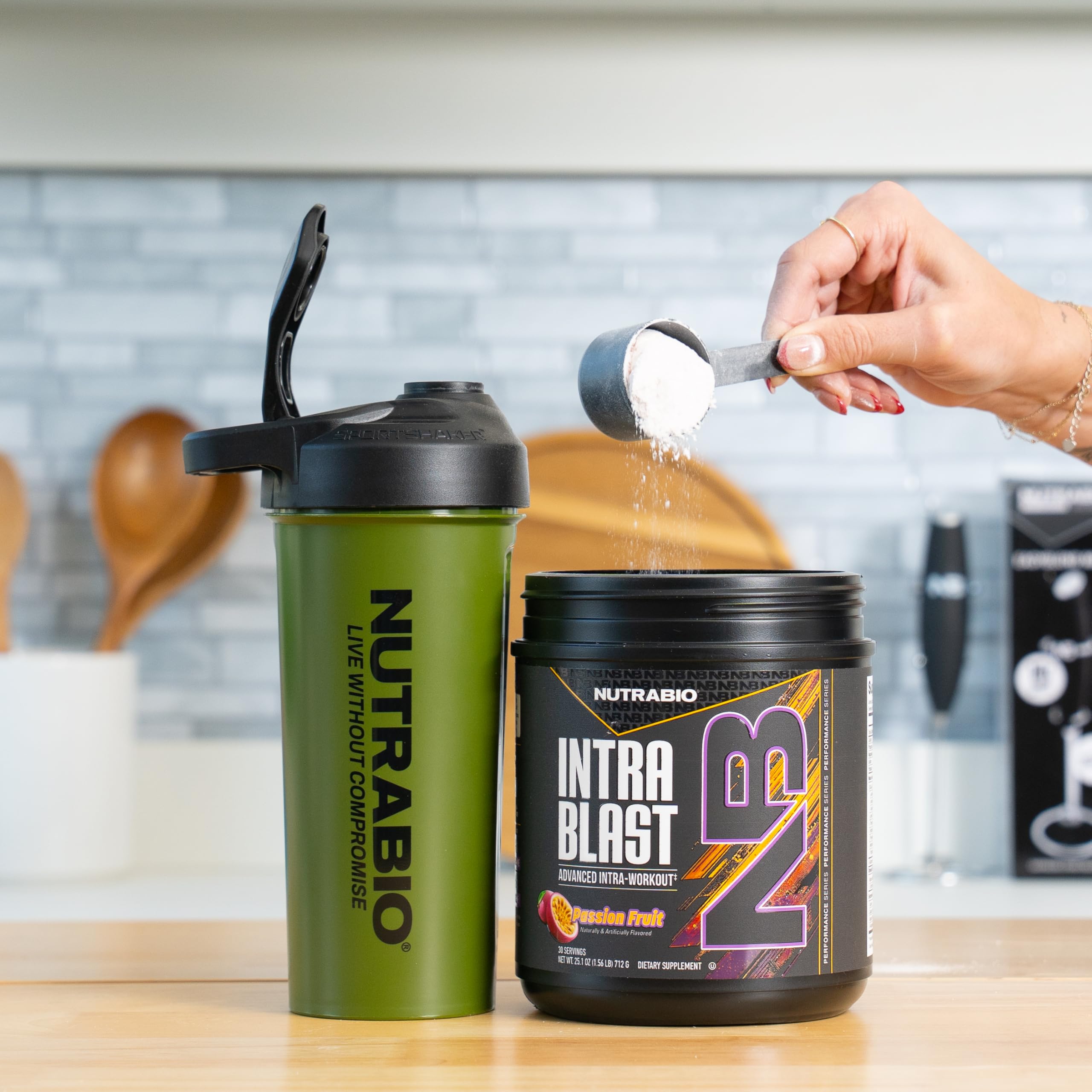 NutraBio Intra Blast ingredient chart highlights 20g amino acids per serving.