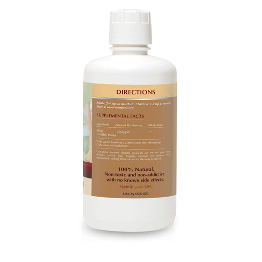 Pouring NutriNoche Organa crystalline silver from the bottle for convenient use