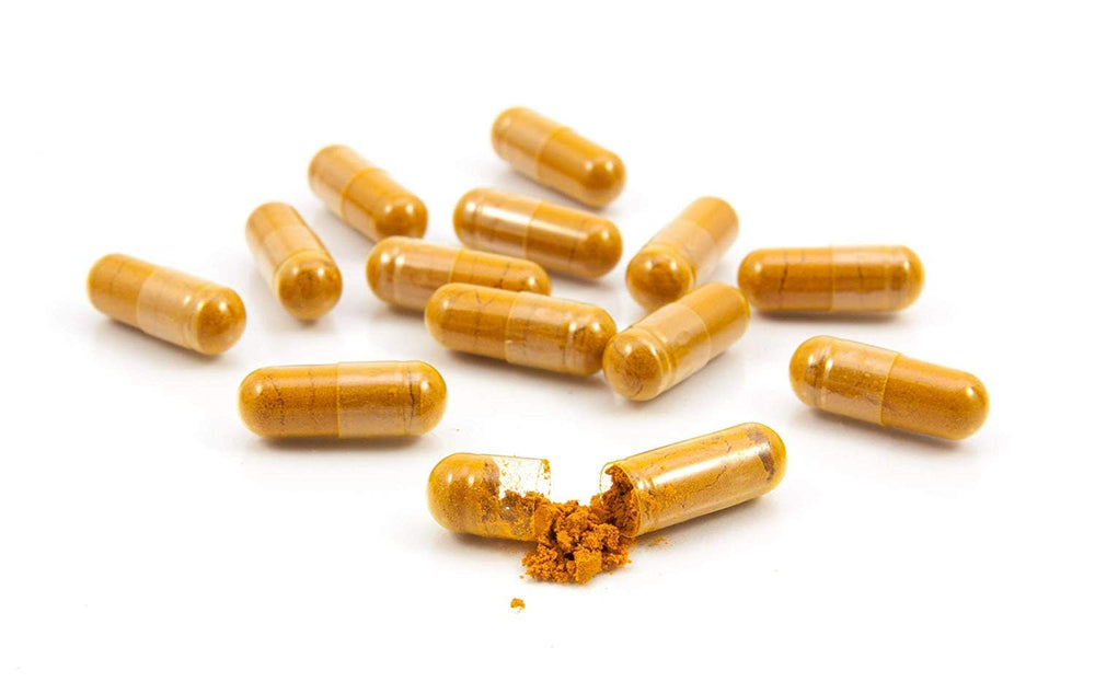 Nuvothera turmeric capsules pour demonstrates easy daily use.