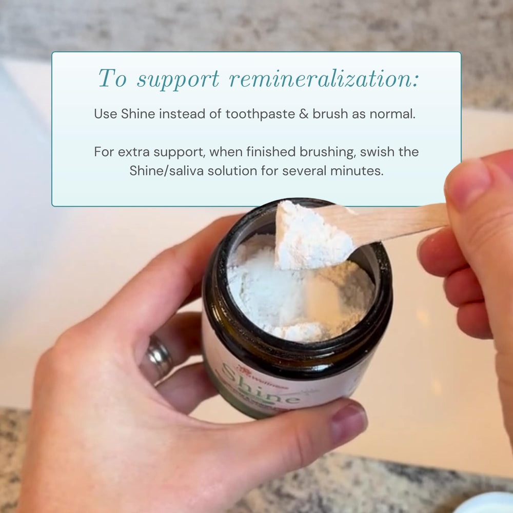 OraWellness Shine tooth powder mint flavor image suggesting fresh breath after brushing