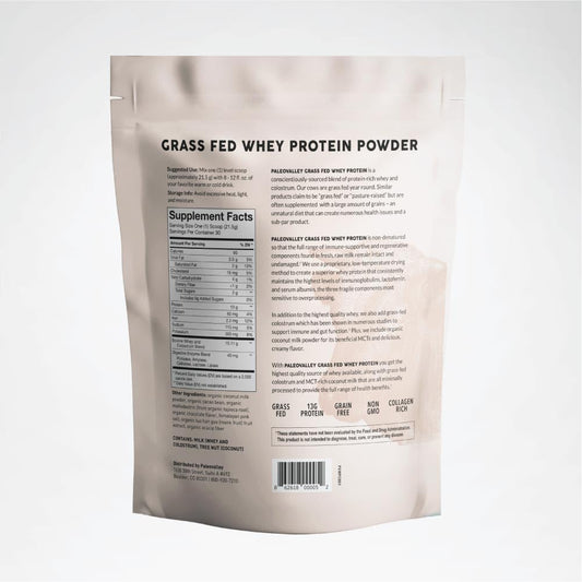 Close-up of a scoop with Paleovalley whey protein for creamy chocolate shakes.