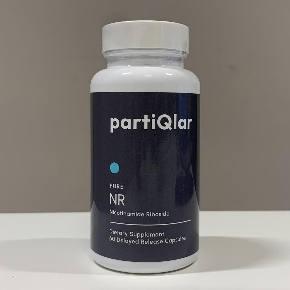 partiQlar NR capsules on white: easy daily intake option.