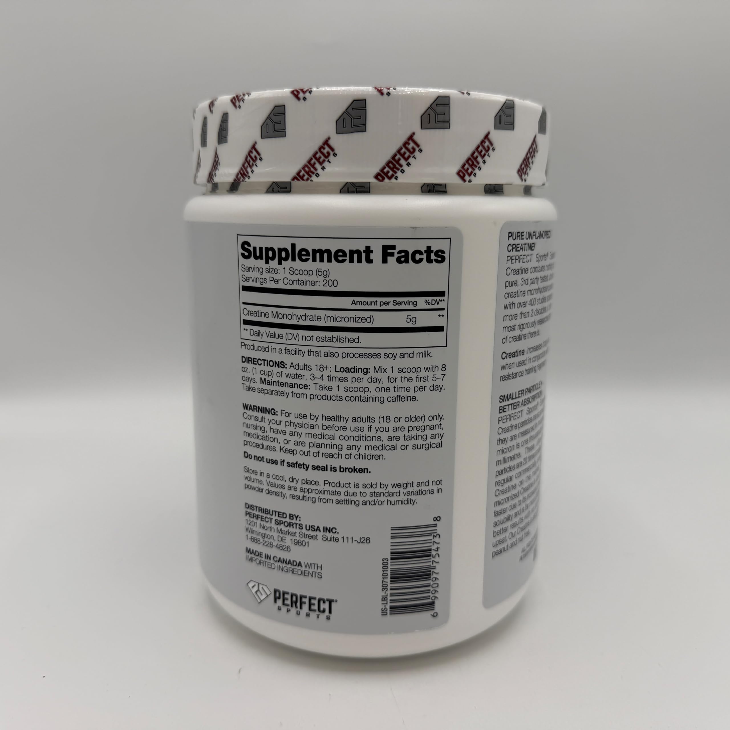 Close-up of ultra-fine creatine particles highlighting solubility benefits.
